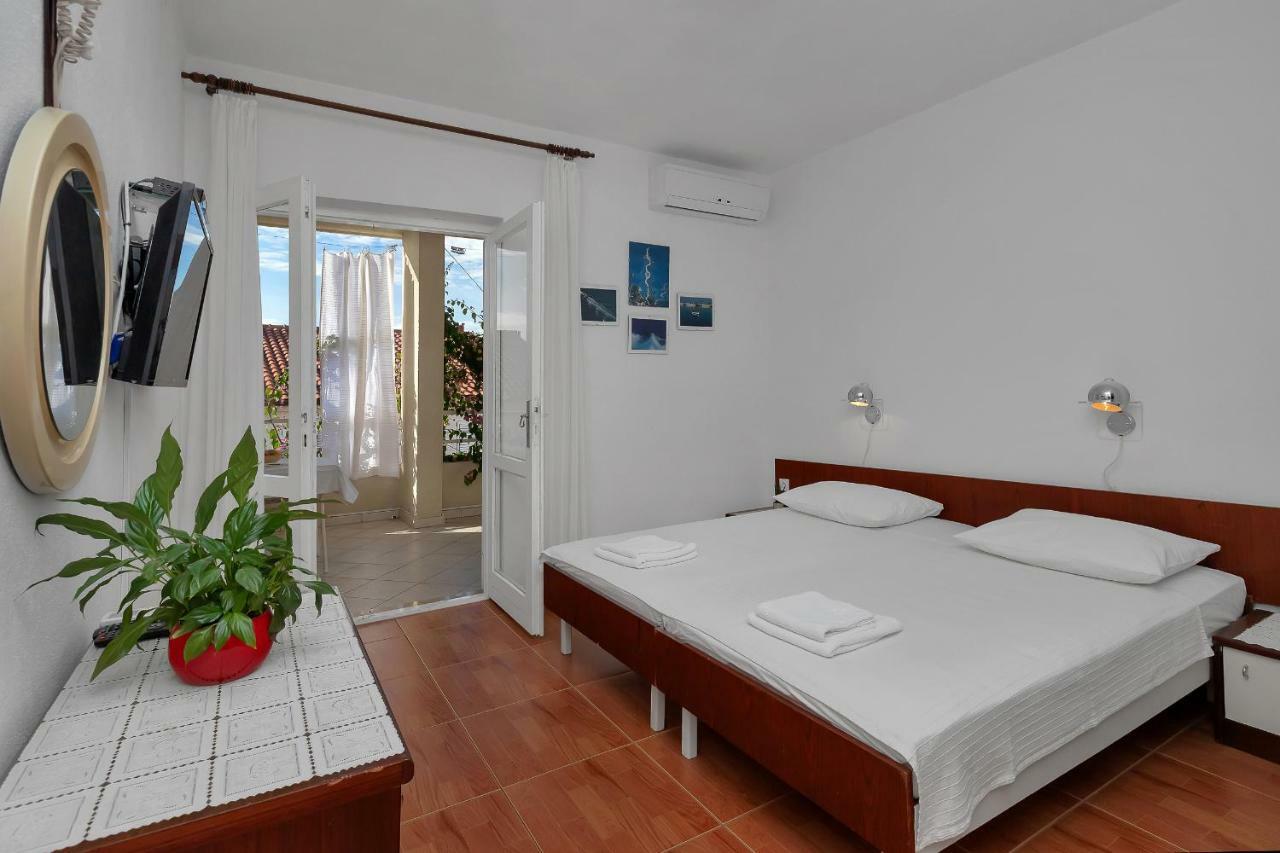 Apartments Angela Makarska Buitenkant foto